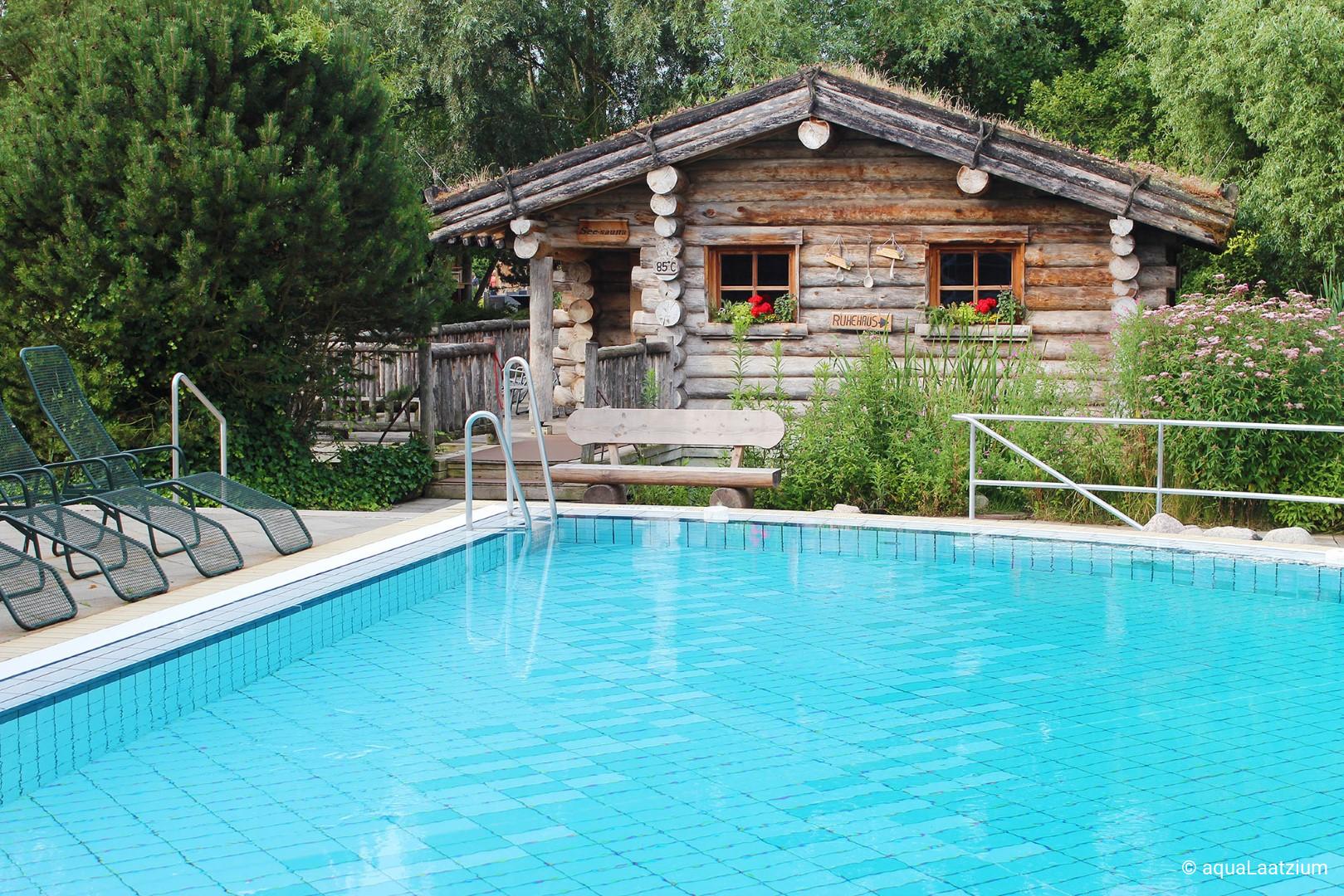 Seesauna_mit_Aussenbecken-aquaLaatzium